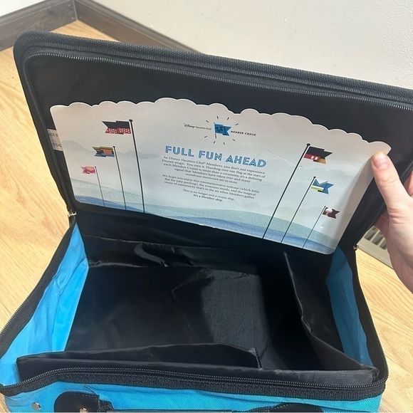 Disney Vacation Club Small Suitcase Flags Tote Frame 2013 DVC Mickey Mouse Kids - Picture 6 of 9